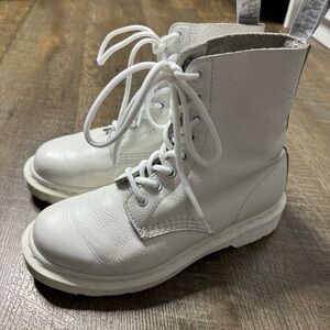 Doc Dr Martens Boots Womens Size 6 All White Leather Mono Classic Boots